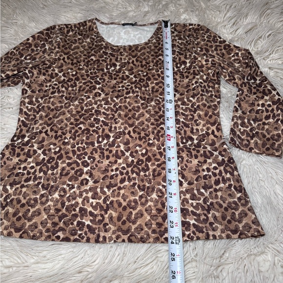 J.McLaughlin Micro Watercolor Cheetah Print Knit Jersey Crew Blouse Size Large - Picture 4 of 9